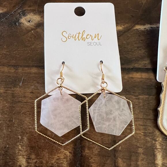 Southern Souel Drop Earrings Goldtone Geometric Fashion Earrings NEW - Picture 3 of 4